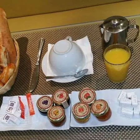 물랭 베르 호텔