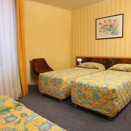 Hotel Moulin Paris